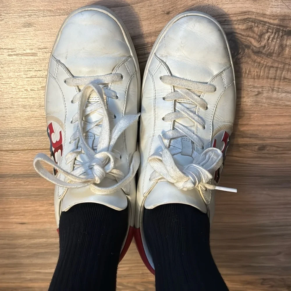 Tory Burch lace up sneaker size 9M
